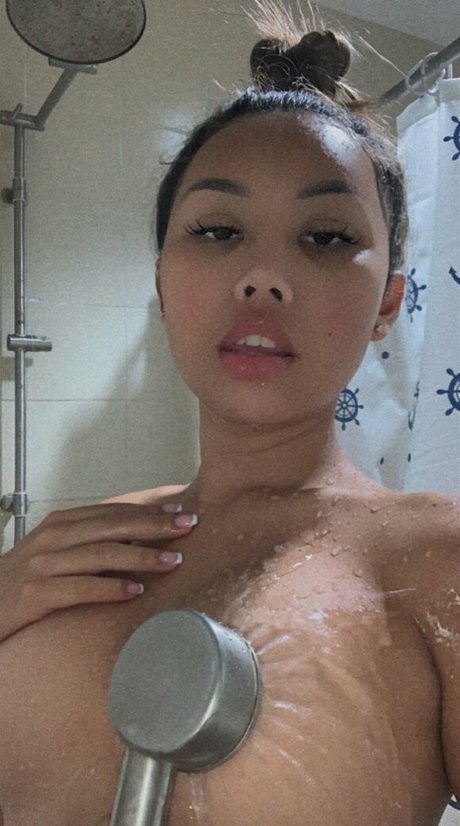 khloe2542 pornstar naked photo