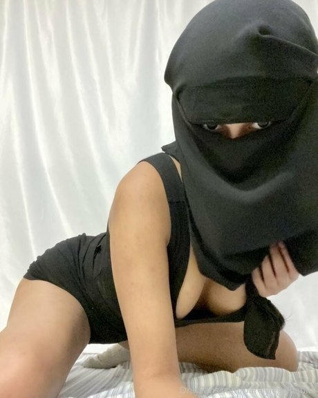 barelylegalhabibi erotic star photo