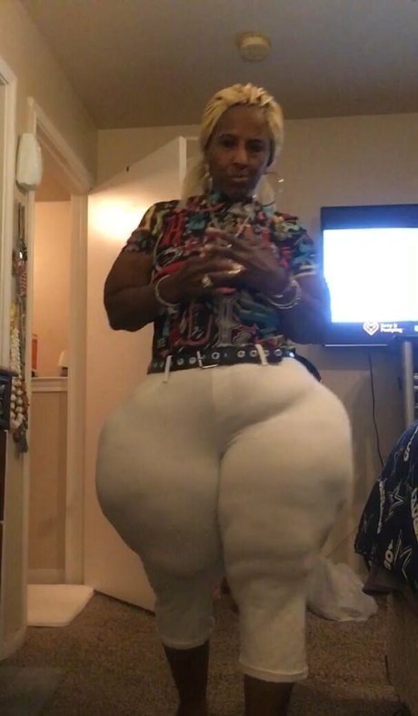 msphat70 naked actress photo