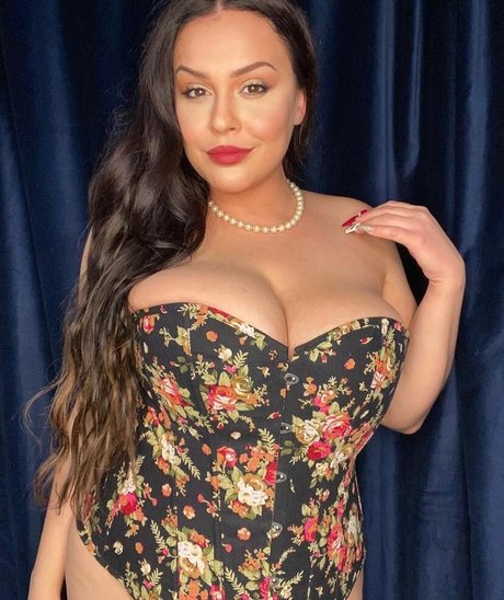 Gia Blaze pornstar naked pic