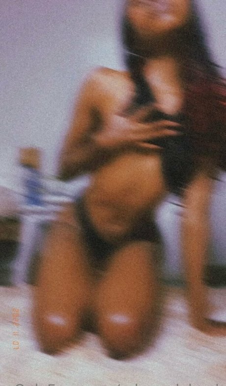 robynndabank nude actress pictures