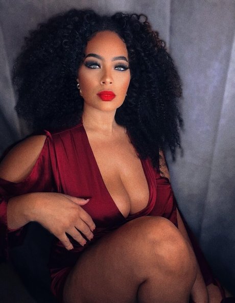 Lovesirensong pretty model image