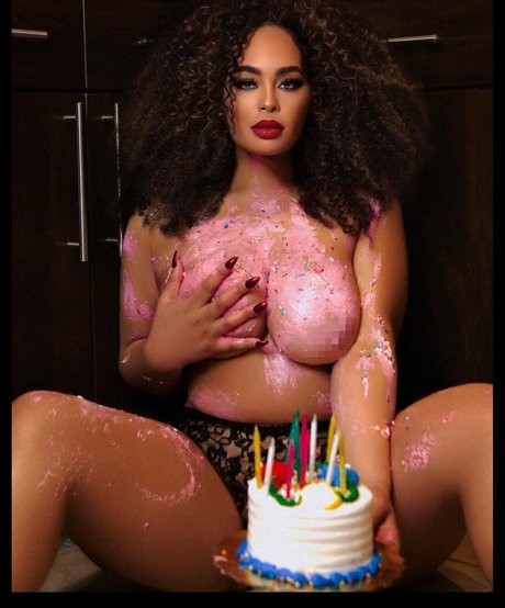 Lovesirensong model hd photos