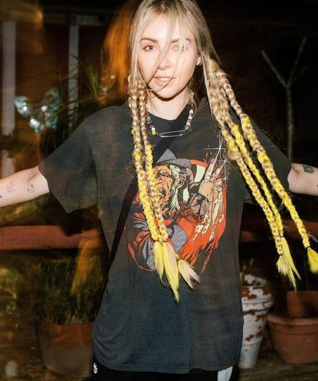 Alison Wonderland sex model galleries