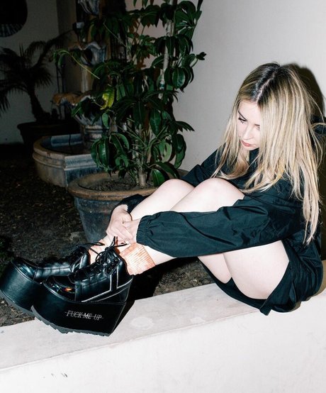 Alison Wonderland pretty model pic