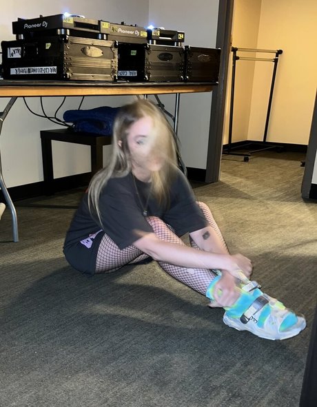 Alison Wonderland art star picture