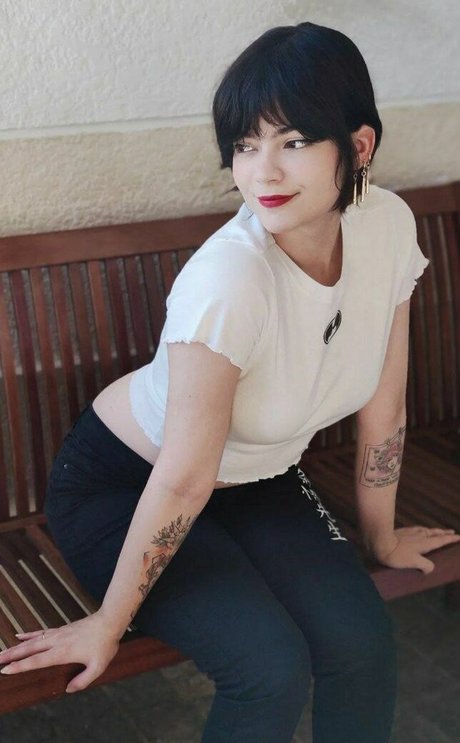 Lari Anjos model nudes pictures