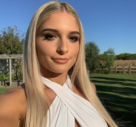 amytmiller model high quality image