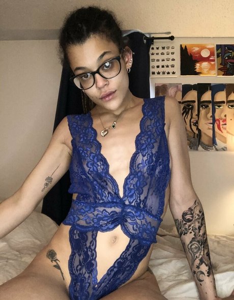 lauryn roes model nude img