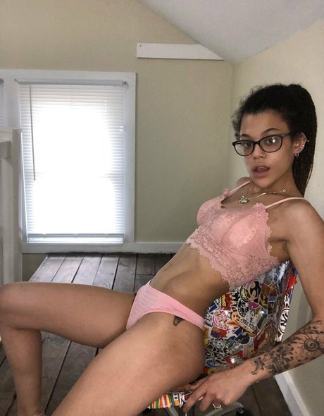 lauryn roes nice pornstar image