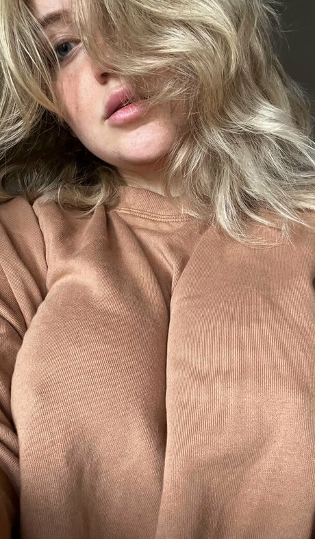 yourwhiterabbitt model nudes picture