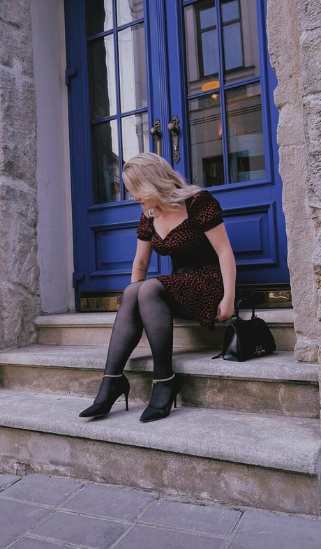 yourwhiterabbitt nude star image