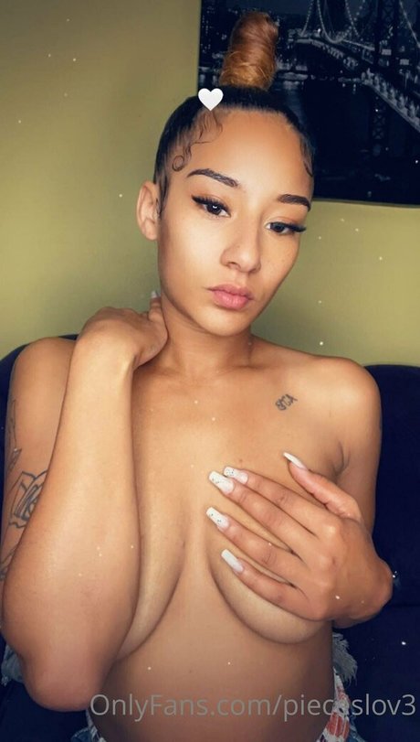 pieceslov3 star erotic photo