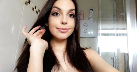 chloesalpats sexy model pic