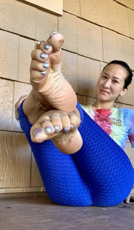 kim kisses foot goddess porn actress galleries