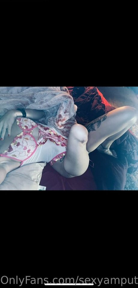 sexyamputee model porn pics