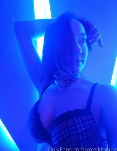 roxykitsune star high quality image