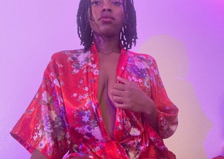 blackdelphine pretty model pics