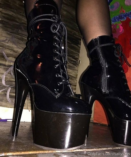 sallysays hot star image