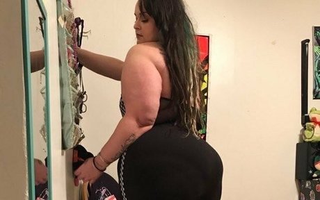 voluptuous cooper hot star image