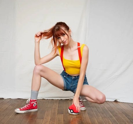 MoonLadyTay pornstar erotic photos