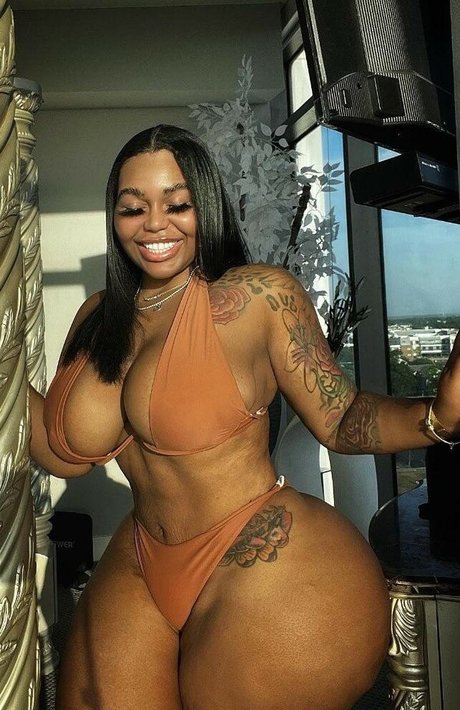 Mya Curvz naked star photos