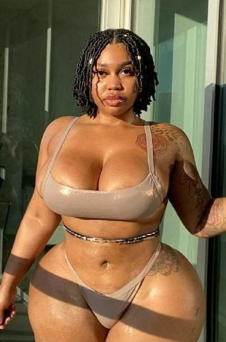 Mya Curvz beautiful star pic