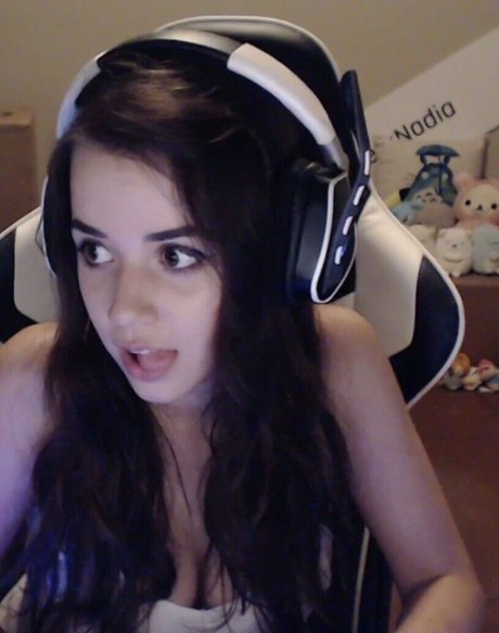 Deernadia model adult pic