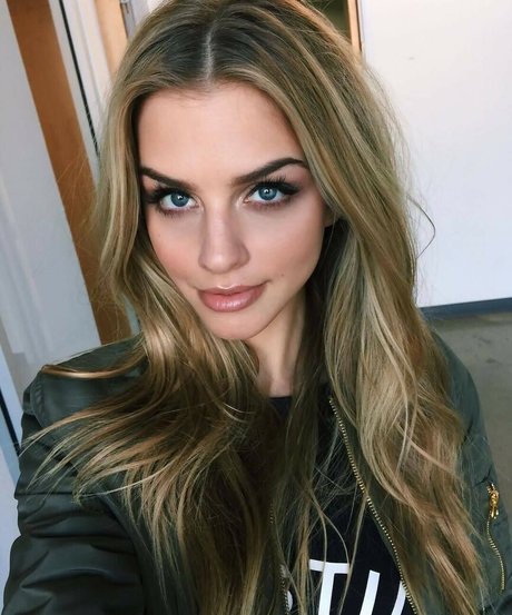 Marina Laswick xxx actress photos