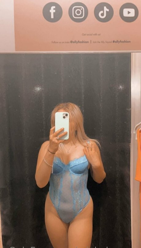 miababyyyxx nudes model gallery