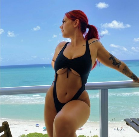 Camille Walker perfect model img