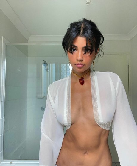 Ambraguiotto model adult photo