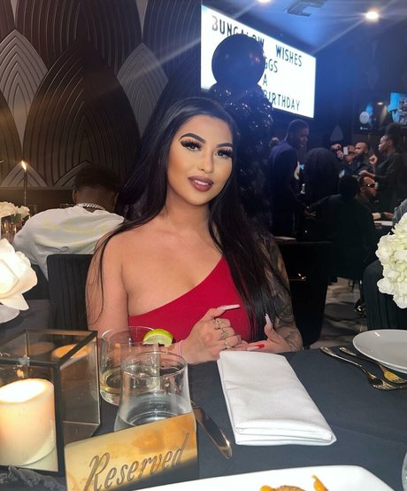 Kreamy Cakes beautiful model gallery