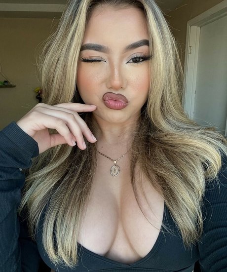 Gisselle Next Door beautiful actress img