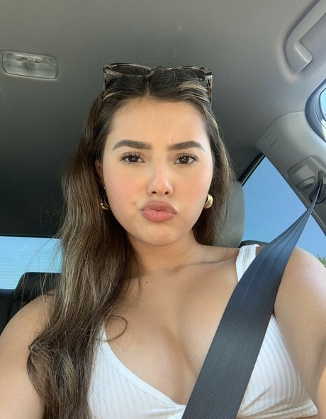 Gisselle Next Door sexy actress images