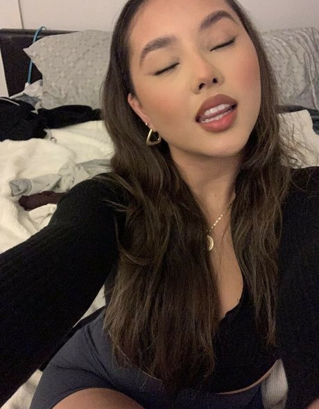 Gisselle Next Door art star photo