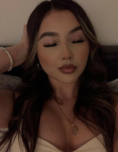 Gisselle Next Door model images