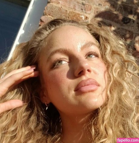 Magyn Kennedy star hot images