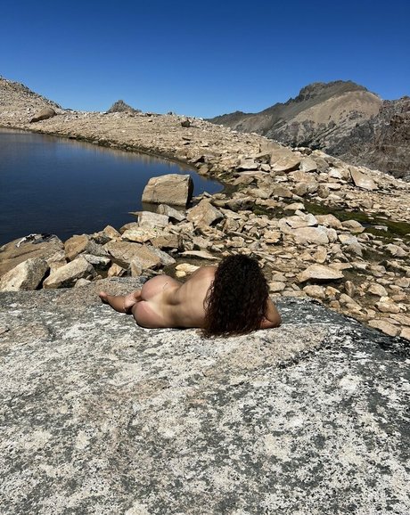 Ailu Gonzalez star hd photos