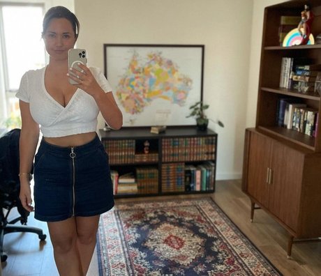 Rae Johnston exclusive model images