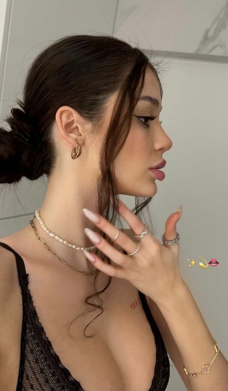 Haniasipa free model pictures