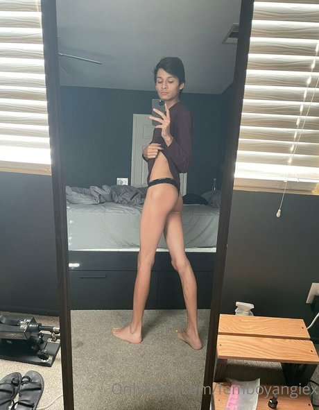 femboyangiesfeet model nude pic