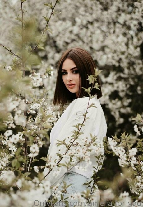 amelia for you hot star image