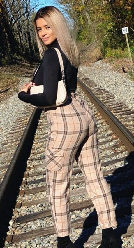 Leslie Sanchez top star archive