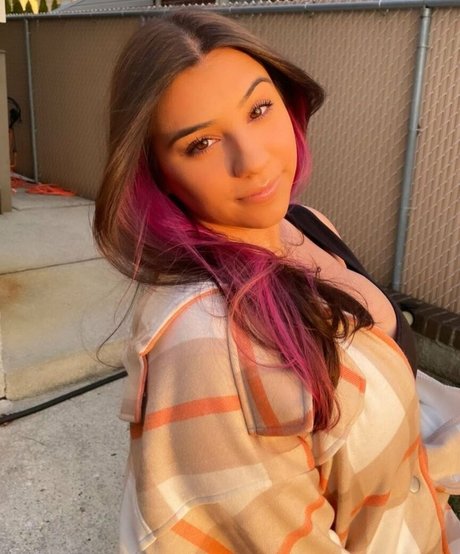 Emma P pornstar art pics