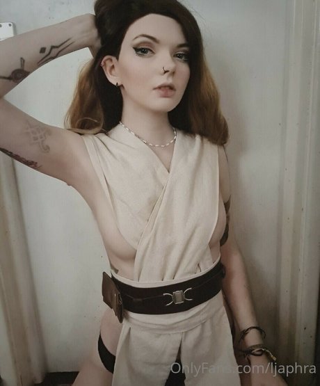 Louise Julie hd actress pic