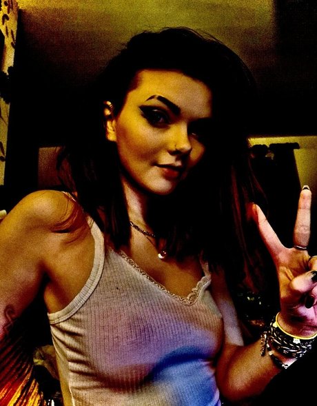 Louise Julie free pornstar pics