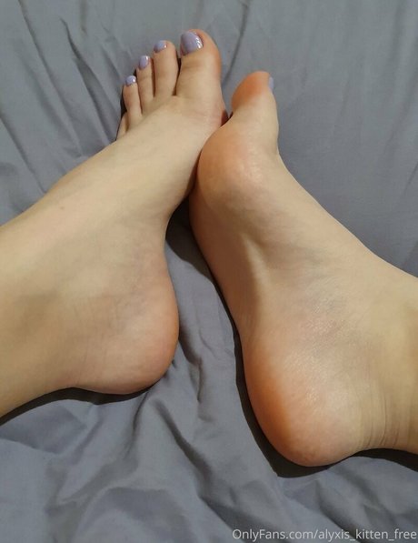 alyxis kitten free model free pic