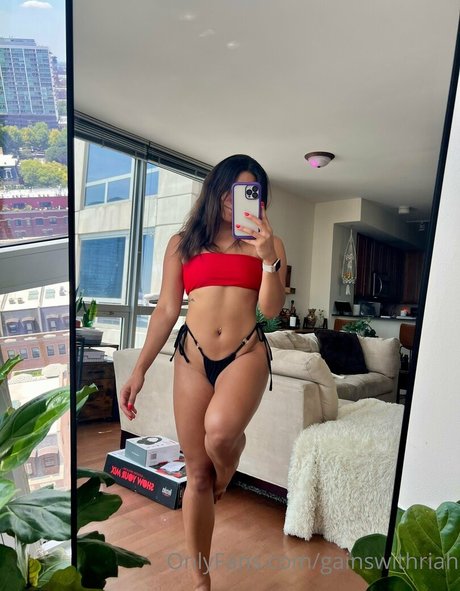 gainswithriah sexy model picture