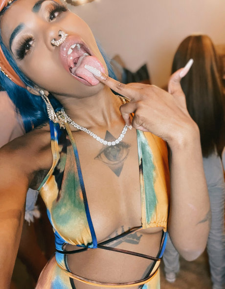 niiathefreak star adult pic